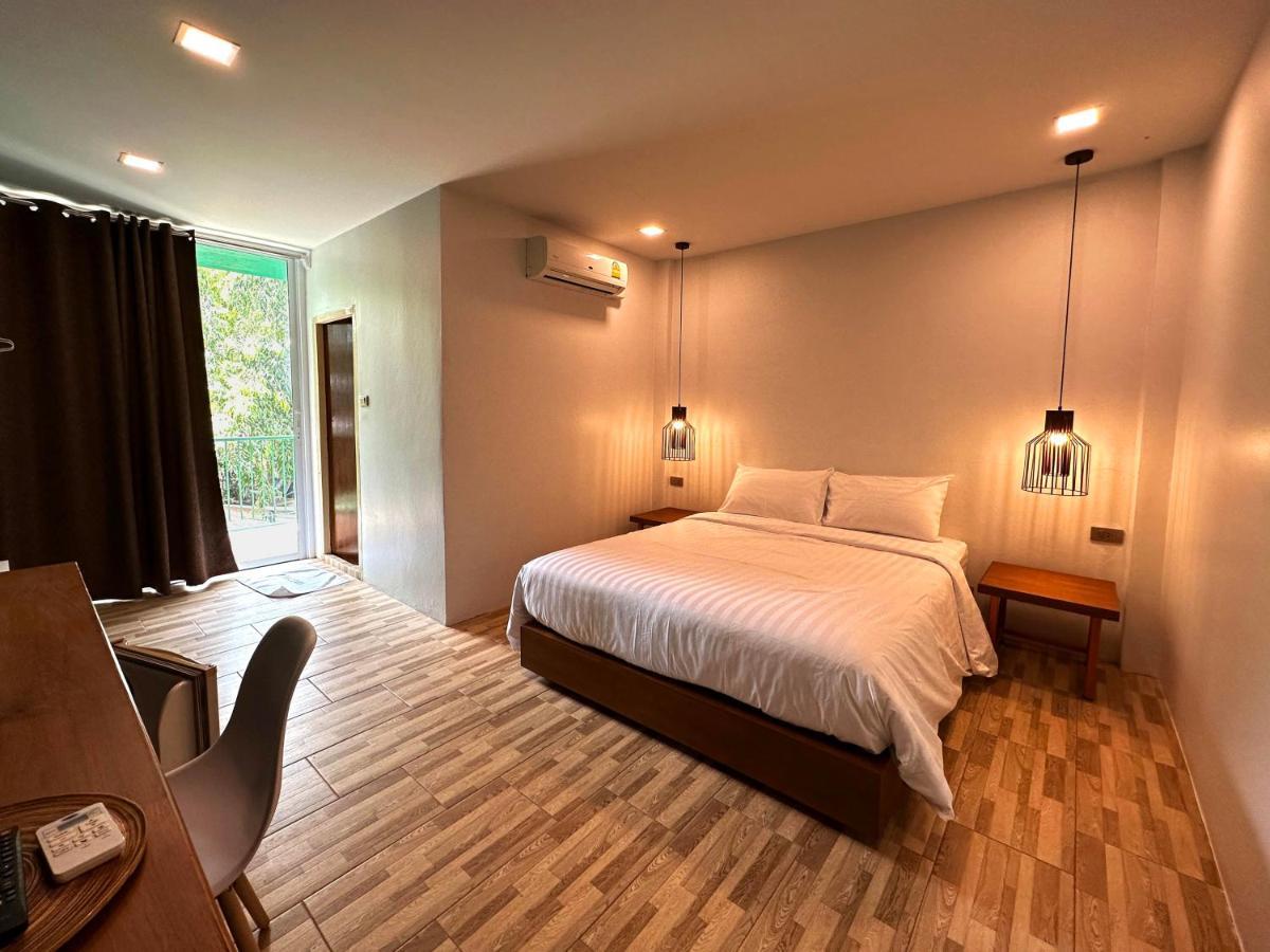 Plernpetch Hotel Surat Thani Exteriör bild
