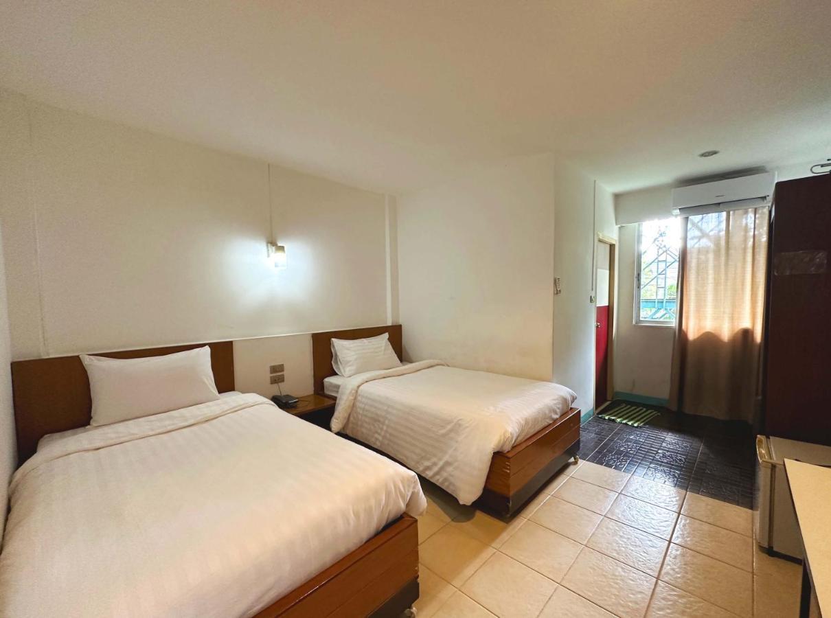 Plernpetch Hotel Surat Thani Exteriör bild