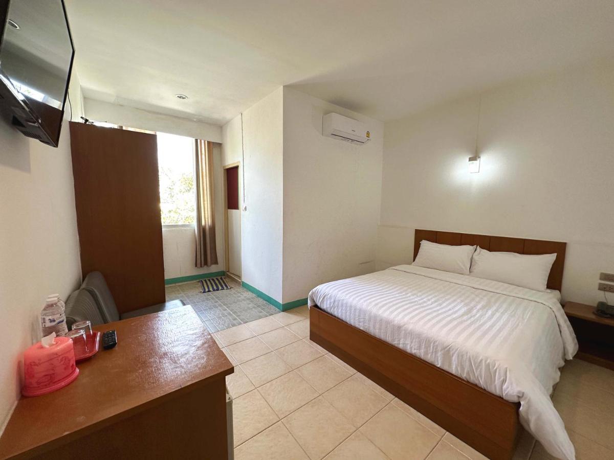 Plernpetch Hotel Surat Thani Exteriör bild