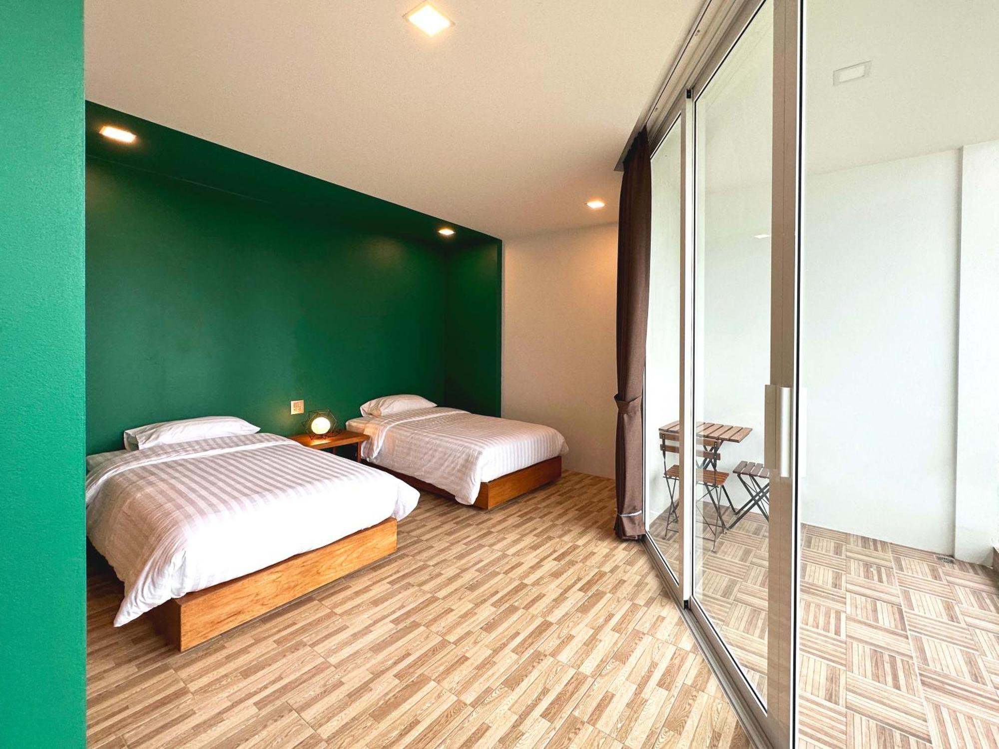 Plernpetch Hotel Surat Thani Exteriör bild