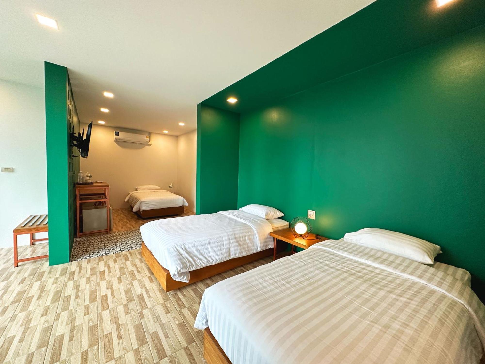 Plernpetch Hotel Surat Thani Exteriör bild