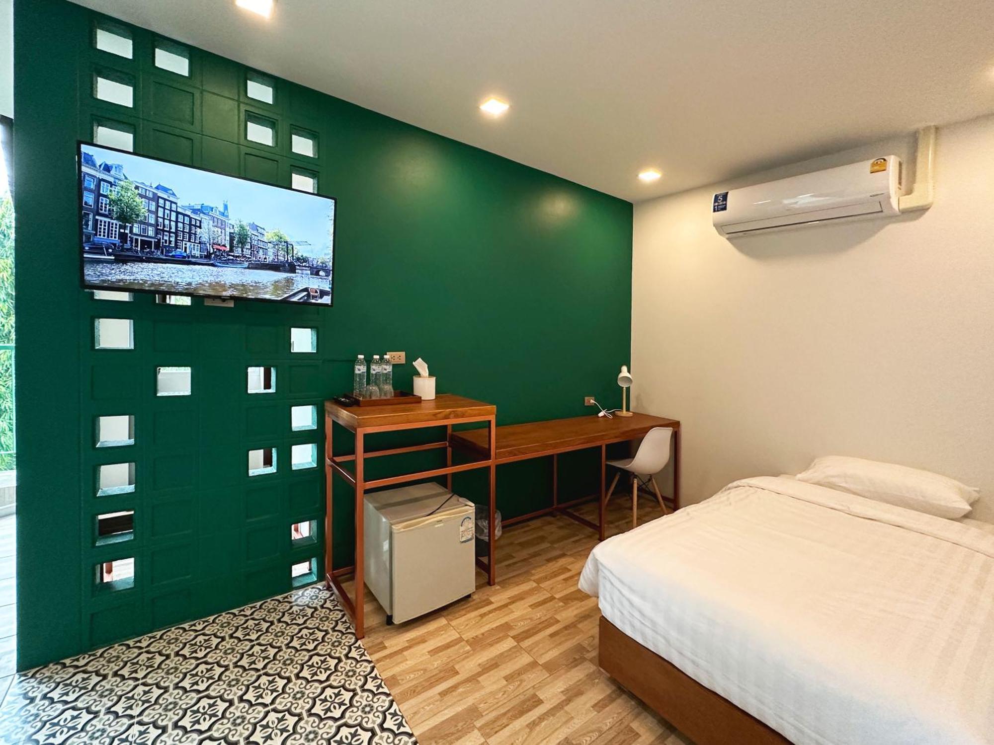 Plernpetch Hotel Surat Thani Exteriör bild