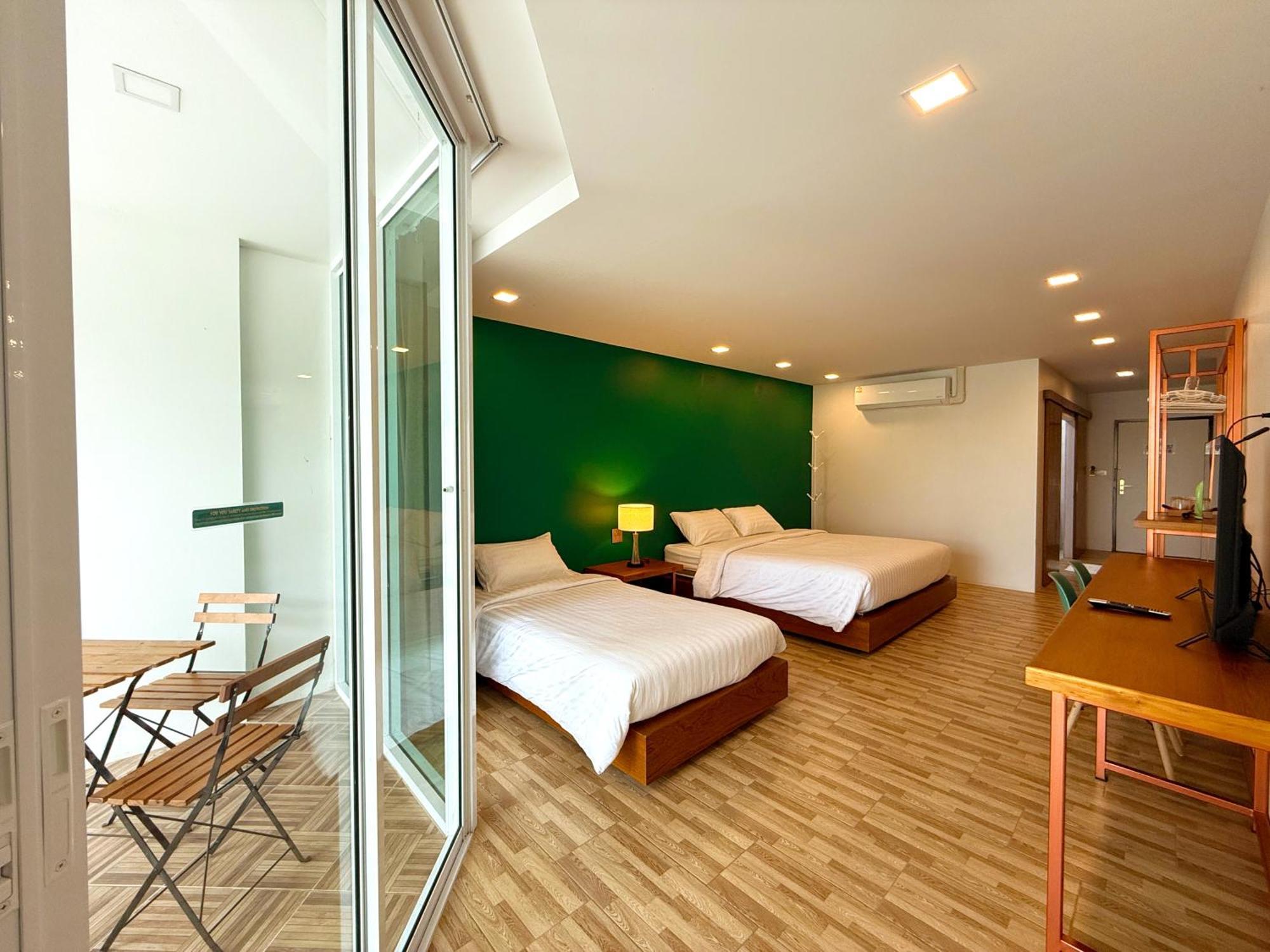 Plernpetch Hotel Surat Thani Exteriör bild