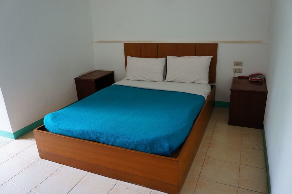 Plernpetch Hotel Surat Thani Exteriör bild